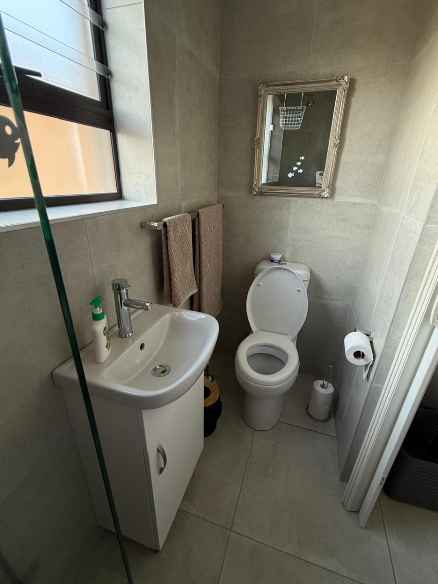 To Let 1 Bedroom Property for Rent in Island View Western Cape